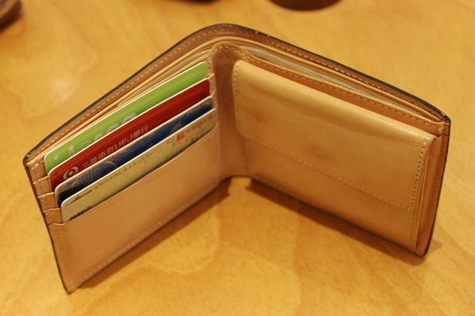 コードバン二つ折り財布を実際に使用してみた感想